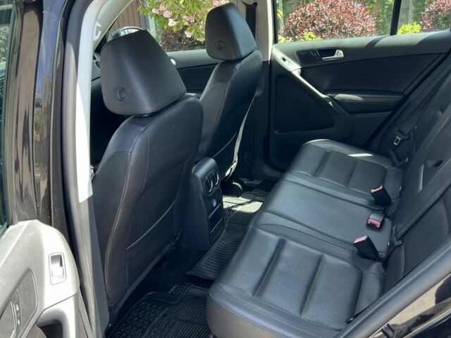 Черный Фольксваген Тигуан, объемом двигателя 2 л и пробегом 258 тыс. км за 13300 $, фото 12 на Automoto.ua