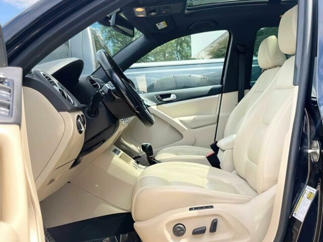 Черный Фольксваген Тигуан, объемом двигателя 2 л и пробегом 79 тыс. км за 2300 $, фото 6 на Automoto.ua