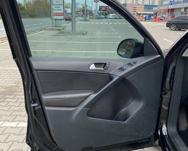 Черный Фольксваген Тигуан, объемом двигателя 1.98 л и пробегом 178 тыс. км за 12500 $, фото 15 на Automoto.ua