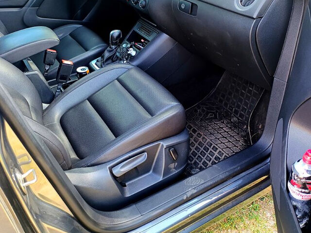 Чорний Фольксваген Тігуан, об'ємом двигуна 2 л та пробігом 287 тис. км за 12500 $, фото 4 на Automoto.ua