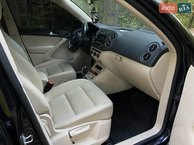 Черный Фольксваген Тигуан, объемом двигателя 1.98 л и пробегом 99 тыс. км за 16000 $, фото 2 на Automoto.ua