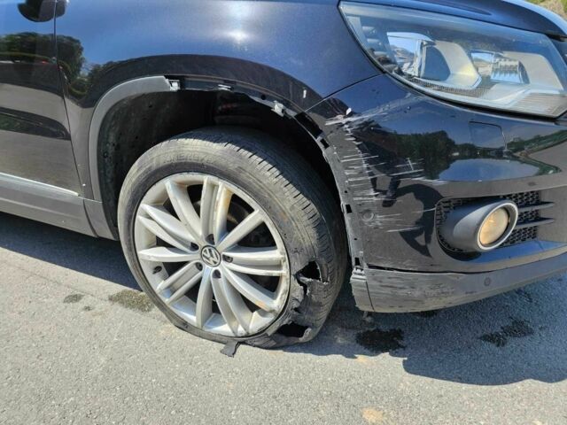 Чорний Фольксваген Тігуан, об'ємом двигуна 2 л та пробігом 125 тис. км за 3850 $, фото 4 на Automoto.ua