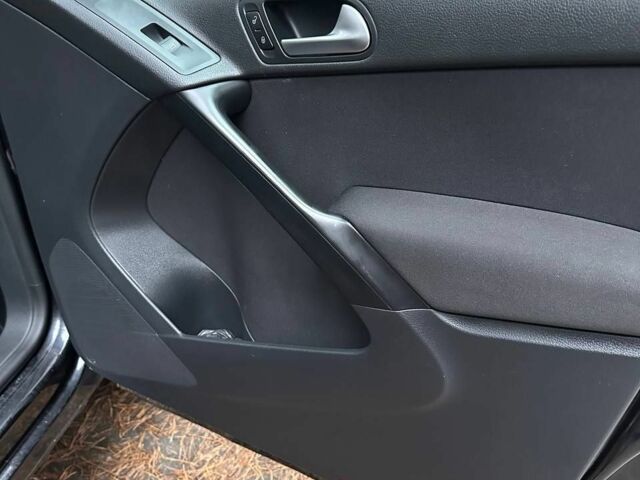 Черный Фольксваген Тигуан, объемом двигателя 2 л и пробегом 240 тыс. км за 12200 $, фото 8 на Automoto.ua