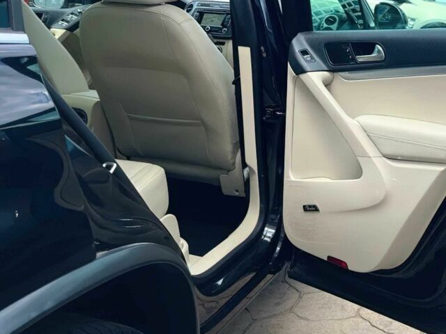 Черный Фольксваген Тигуан, объемом двигателя 2 л и пробегом 79 тыс. км за 2300 $, фото 13 на Automoto.ua