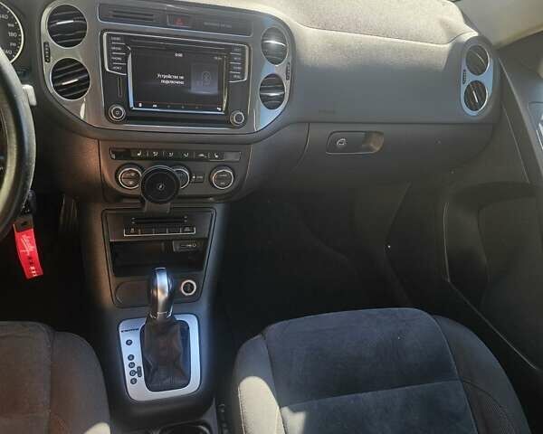 Черный Фольксваген Тигуан, объемом двигателя 2 л и пробегом 201 тыс. км за 14000 $, фото 1 на Automoto.ua