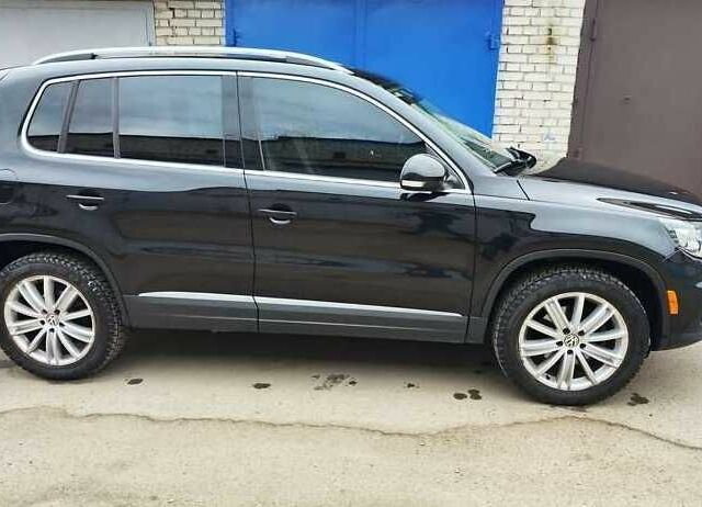 Черный Фольксваген Тигуан, объемом двигателя 2 л и пробегом 122 тыс. км за 9000 $, фото 6 на Automoto.ua