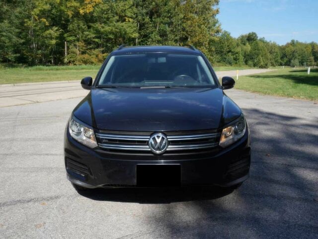 Черный Фольксваген Тигуан, объемом двигателя 2 л и пробегом 78 тыс. км за 7700 $, фото 1 на Automoto.ua