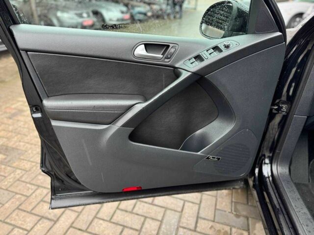 Черный Фольксваген Тигуан, объемом двигателя 2 л и пробегом 99 тыс. км за 13600 $, фото 10 на Automoto.ua