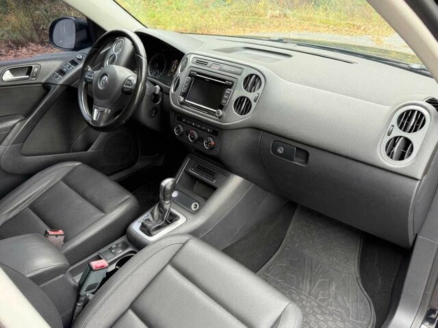 Черный Фольксваген Тигуан, объемом двигателя 2 л и пробегом 77 тыс. км за 5500 $, фото 10 на Automoto.ua