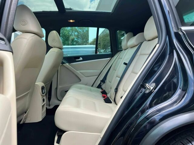 Черный Фольксваген Тигуан, объемом двигателя 2 л и пробегом 79 тыс. км за 2300 $, фото 12 на Automoto.ua