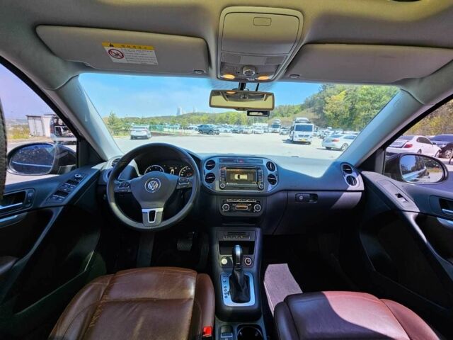 Чорний Фольксваген Тігуан, об'ємом двигуна 2 л та пробігом 125 тис. км за 3850 $, фото 6 на Automoto.ua