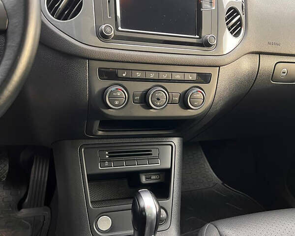 Чорний Фольксваген Тігуан, об'ємом двигуна 1.98 л та пробігом 174 тис. км за 12750 $, фото 61 на Automoto.ua