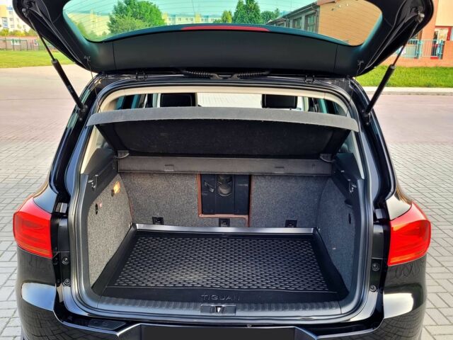 Черный Фольксваген Тигуан, объемом двигателя 2 л и пробегом 75 тыс. км за 7900 $, фото 11 на Automoto.ua