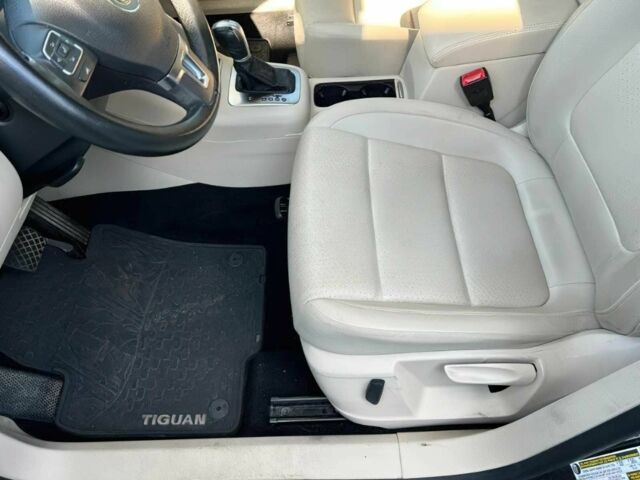 Чорний Фольксваген Тігуан, об'ємом двигуна 2 л та пробігом 74 тис. км за 4800 $, фото 9 на Automoto.ua