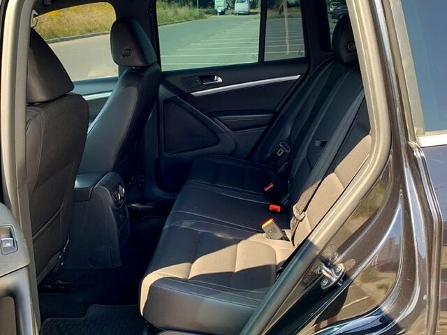 Черный Фольксваген Тигуан, объемом двигателя 2 л и пробегом 230 тыс. км за 12000 $, фото 7 на Automoto.ua