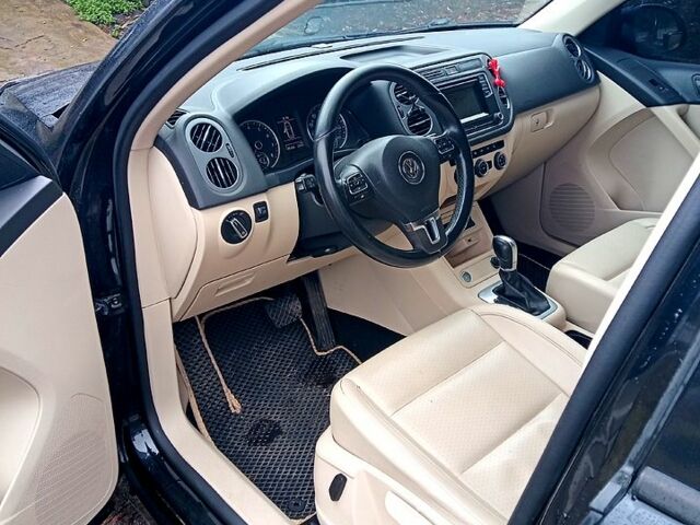 Чорний Фольксваген Тігуан, об'ємом двигуна 2 л та пробігом 145 тис. км за 11500 $, фото 12 на Automoto.ua