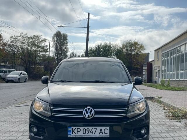 Черный Фольксваген Тигуан, объемом двигателя 2 л и пробегом 179 тыс. км за 12900 $, фото 1 на Automoto.ua