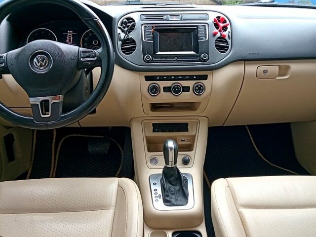 Чорний Фольксваген Тігуан, об'ємом двигуна 2 л та пробігом 145 тис. км за 11500 $, фото 6 на Automoto.ua