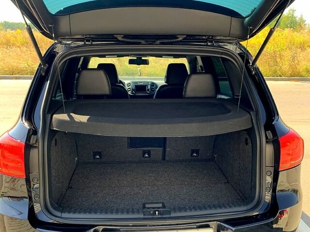 Черный Фольксваген Тигуан, объемом двигателя 2 л и пробегом 230 тыс. км за 12000 $, фото 5 на Automoto.ua