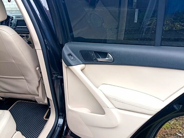 Чорний Фольксваген Тігуан, об'ємом двигуна 2 л та пробігом 145 тис. км за 11500 $, фото 14 на Automoto.ua