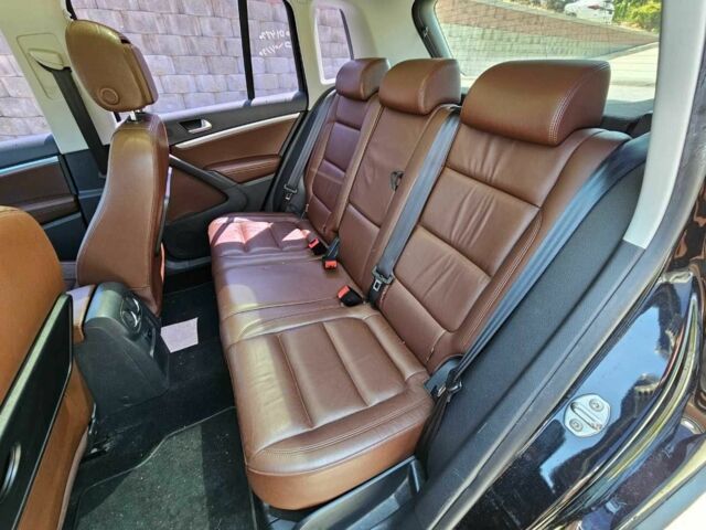 Чорний Фольксваген Тігуан, об'ємом двигуна 2 л та пробігом 125 тис. км за 3850 $, фото 5 на Automoto.ua