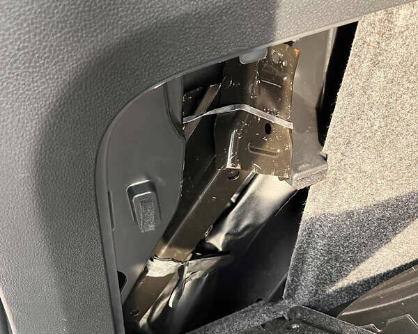 Чорний Фольксваген Тігуан, об'ємом двигуна 1.98 л та пробігом 174 тис. км за 12750 $, фото 36 на Automoto.ua