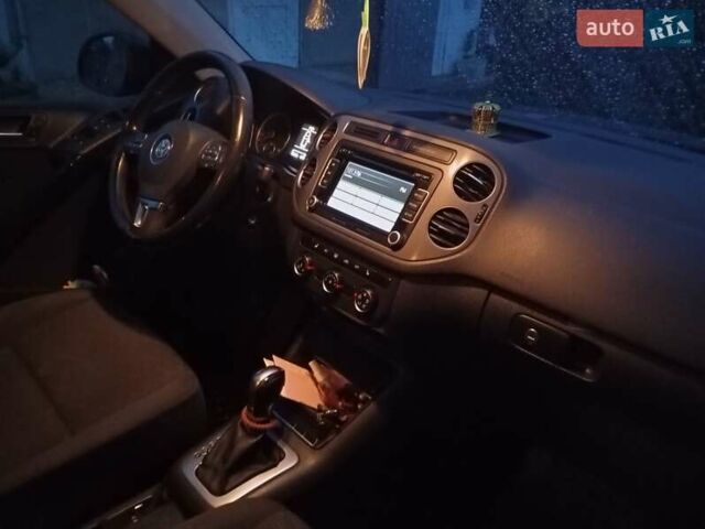 Чорний Фольксваген Тігуан, об'ємом двигуна 1.98 л та пробігом 248 тис. км за 12500 $, фото 7 на Automoto.ua