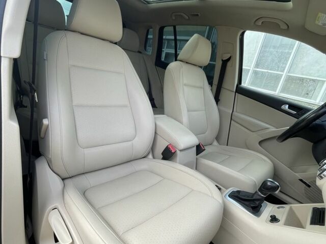 Черный Фольксваген Тигуан, объемом двигателя 2 л и пробегом 179 тыс. км за 12900 $, фото 6 на Automoto.ua