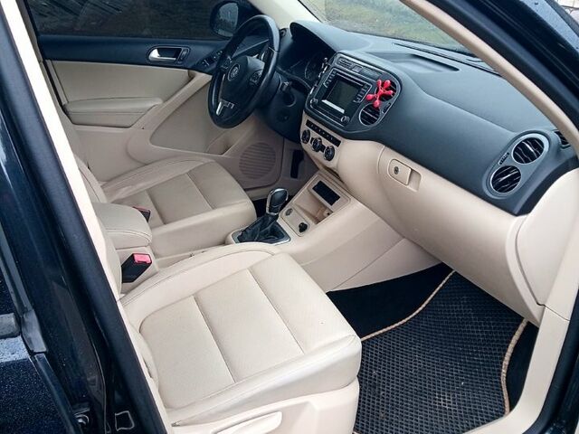 Чорний Фольксваген Тігуан, об'ємом двигуна 2 л та пробігом 145 тис. км за 11500 $, фото 7 на Automoto.ua