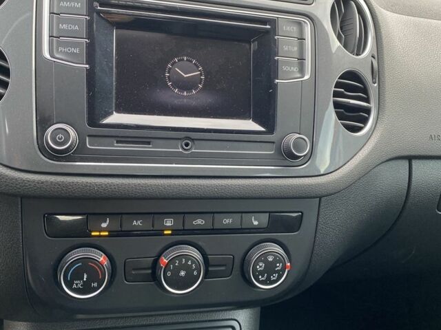 Черный Фольксваген Тигуан, объемом двигателя 2 л и пробегом 178 тыс. км за 12500 $, фото 12 на Automoto.ua