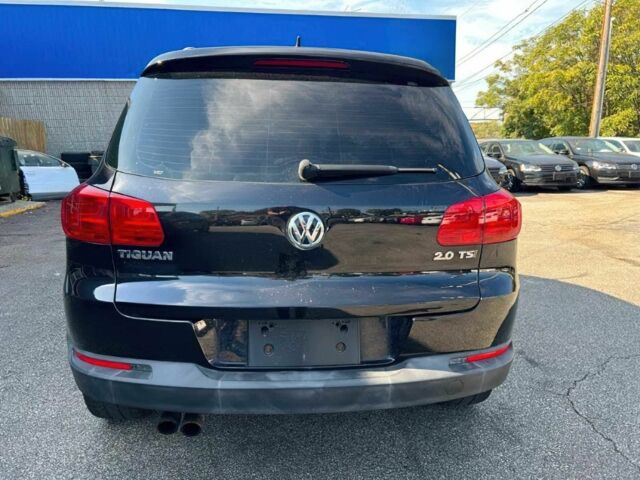 Чорний Фольксваген Тігуан, об'ємом двигуна 2 л та пробігом 74 тис. км за 4800 $, фото 4 на Automoto.ua