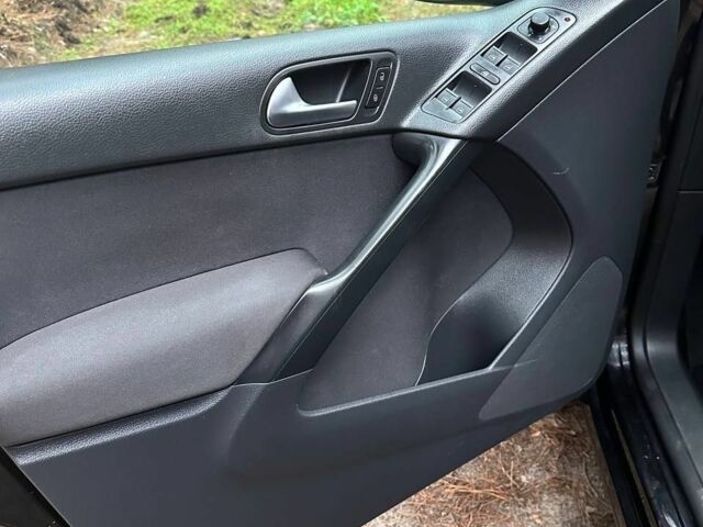 Черный Фольксваген Тигуан, объемом двигателя 2 л и пробегом 240 тыс. км за 12200 $, фото 7 на Automoto.ua