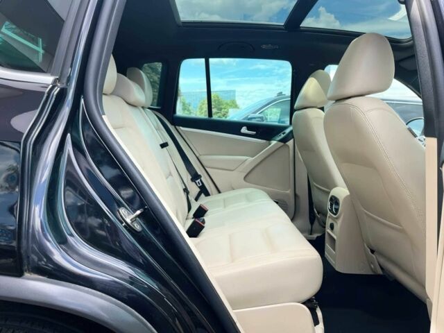 Черный Фольксваген Тигуан, объемом двигателя 2 л и пробегом 79 тыс. км за 2300 $, фото 11 на Automoto.ua