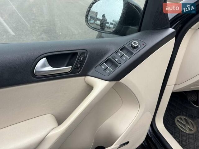 Черный Фольксваген Тигуан, объемом двигателя 2 л и пробегом 126 тыс. км за 14200 $, фото 14 на Automoto.ua