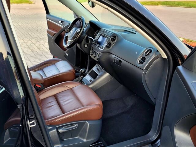 Черный Фольксваген Тигуан, объемом двигателя 2 л и пробегом 75 тыс. км за 7900 $, фото 8 на Automoto.ua