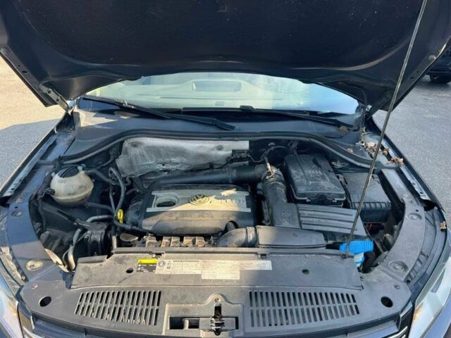 Чорний Фольксваген Тігуан, об'ємом двигуна 2 л та пробігом 74 тис. км за 4800 $, фото 14 на Automoto.ua