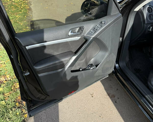 Черный Фольксваген Тигуан, объемом двигателя 2 л и пробегом 166 тыс. км за 16400 $, фото 14 на Automoto.ua