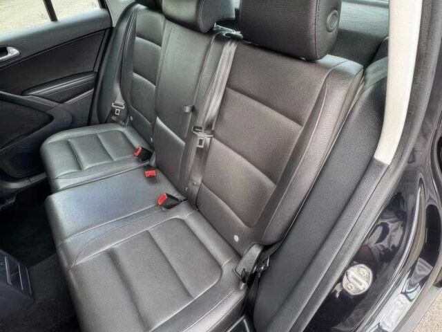 Черный Фольксваген Тигуан, объемом двигателя 2 л и пробегом 78 тыс. км за 3400 $, фото 13 на Automoto.ua