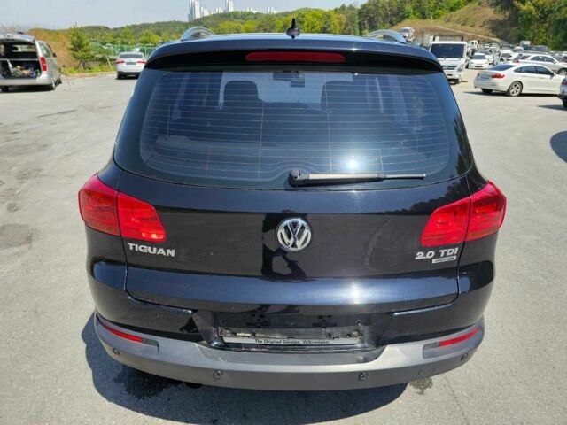 Чорний Фольксваген Тігуан, об'ємом двигуна 2 л та пробігом 125 тис. км за 3850 $, фото 3 на Automoto.ua