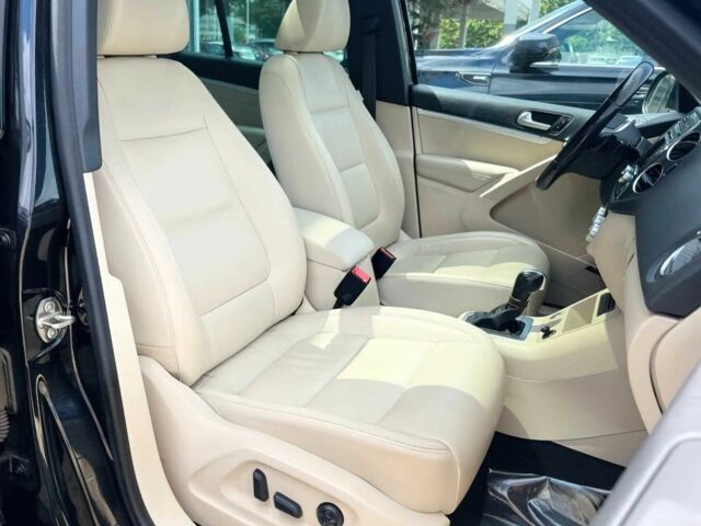 Черный Фольксваген Тигуан, объемом двигателя 2 л и пробегом 79 тыс. км за 2300 $, фото 7 на Automoto.ua