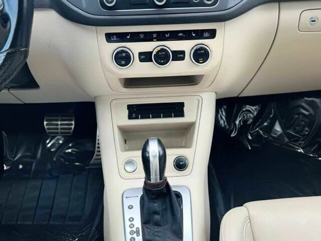 Черный Фольксваген Тигуан, объемом двигателя 2 л и пробегом 79 тыс. км за 2300 $, фото 8 на Automoto.ua