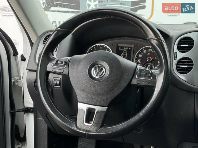 Чорний Фольксваген Тігуан, об'ємом двигуна 2 л та пробігом 180 тис. км за 12600 $, фото 3 на Automoto.ua