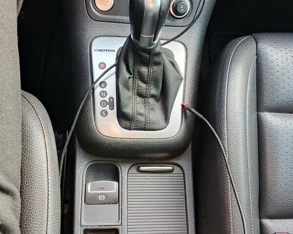 Черный Фольксваген Тигуан, объемом двигателя 1.98 л и пробегом 83 тыс. км за 12800 $, фото 7 на Automoto.ua