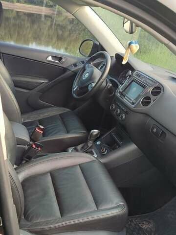 Черный Фольксваген Тигуан, объемом двигателя 2 л и пробегом 110 тыс. км за 13900 $, фото 9 на Automoto.ua