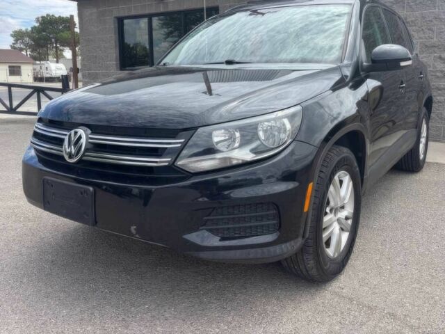 Черный Фольксваген Тигуан, объемом двигателя 2 л и пробегом 77 тыс. км за 3400 $, фото 1 на Automoto.ua