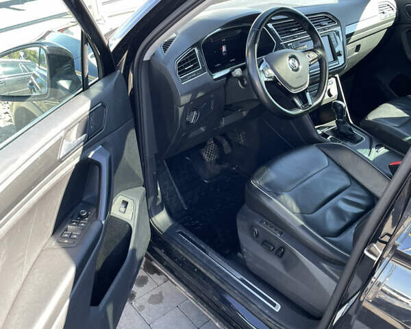 Чорний Фольксваген Тігуан, об'ємом двигуна 1.4 л та пробігом 283 тис. км за 19300 $, фото 10 на Automoto.ua