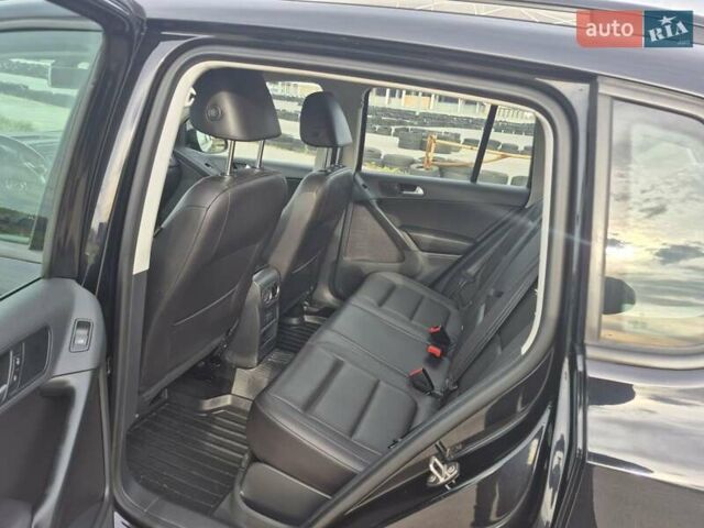 Чорний Фольксваген Тігуан, об'ємом двигуна 2 л та пробігом 135 тис. км за 13850 $, фото 12 на Automoto.ua