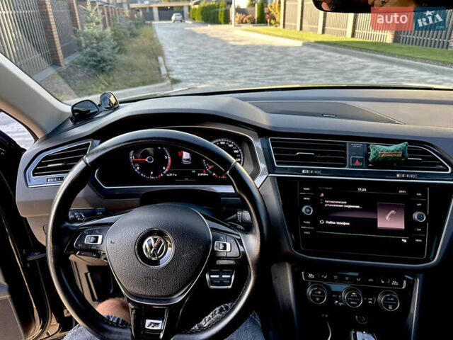 Черный Фольксваген Тигуан, объемом двигателя 2 л и пробегом 232 тыс. км за 26800 $, фото 13 на Automoto.ua