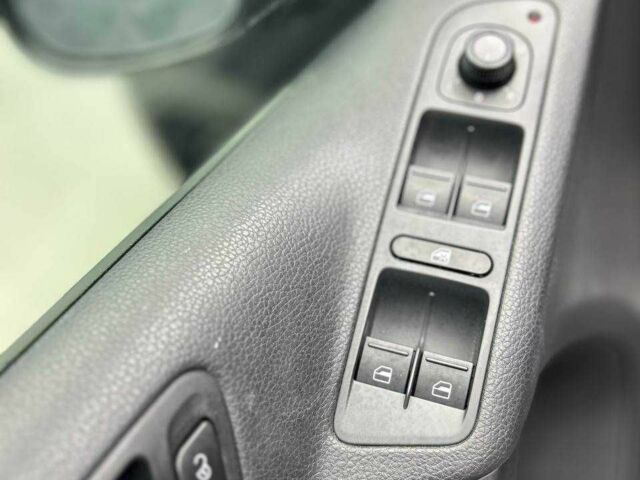 Чорний Фольксваген Тігуан, об'ємом двигуна 2 л та пробігом 133 тис. км за 14400 $, фото 11 на Automoto.ua