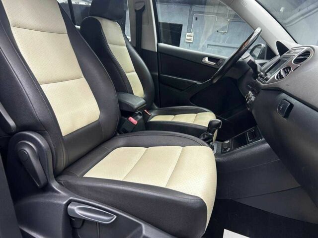 Чорний Фольксваген Тігуан, об'ємом двигуна 2 л та пробігом 133 тис. км за 14400 $, фото 14 на Automoto.ua